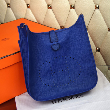 Hermes Evelyne III Togo Sac à bandoulière en cuir bleu électrique